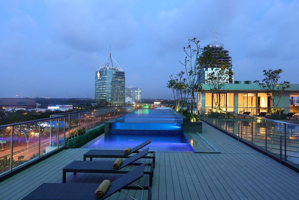 โรงแรมซานติกา พรีเมียร์ บินทาโร เซอร์ปง ภายนอก รูปภาพ