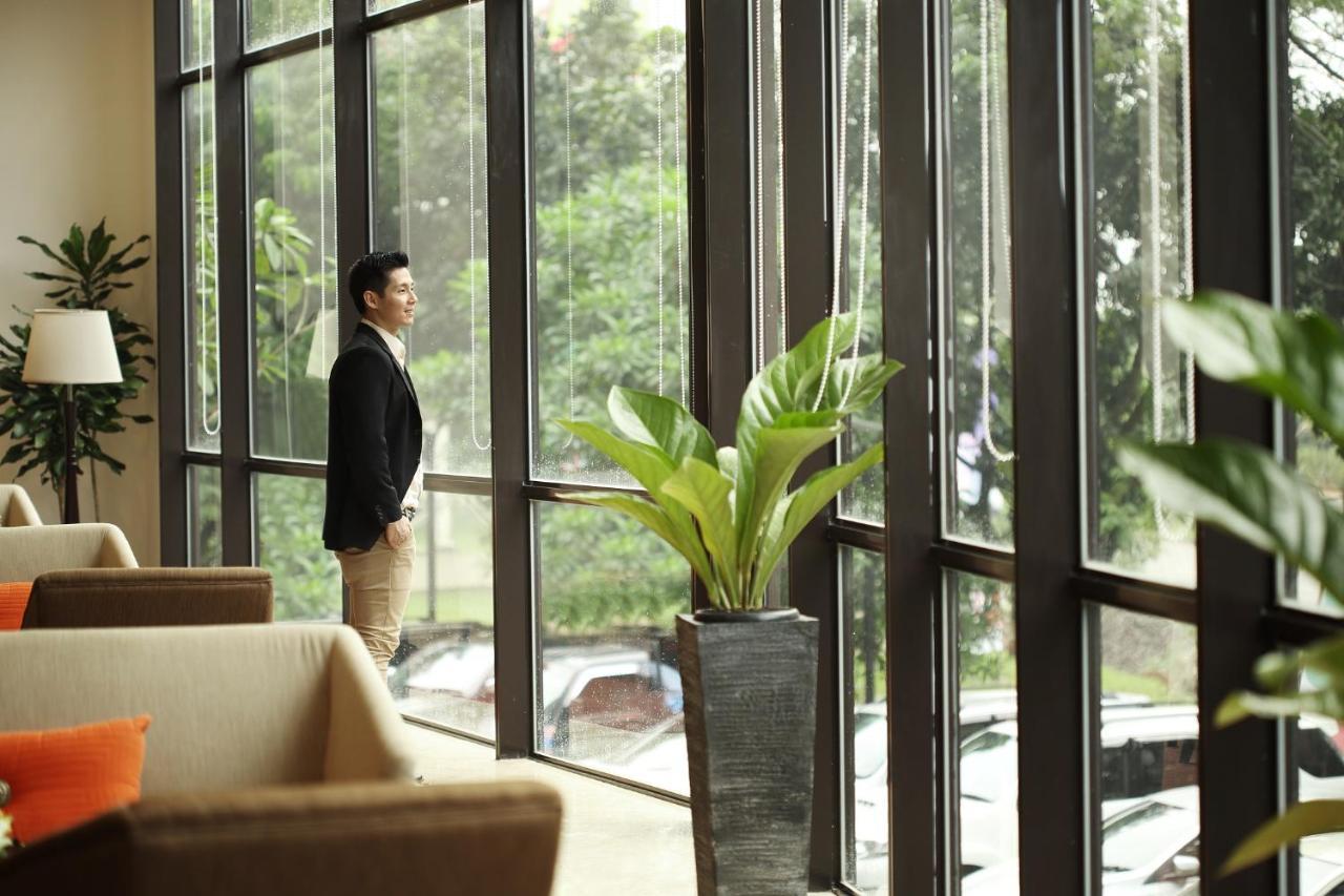 โรงแรมซานติกา พรีเมียร์ บินทาโร เซอร์ปง ภายนอก รูปภาพ