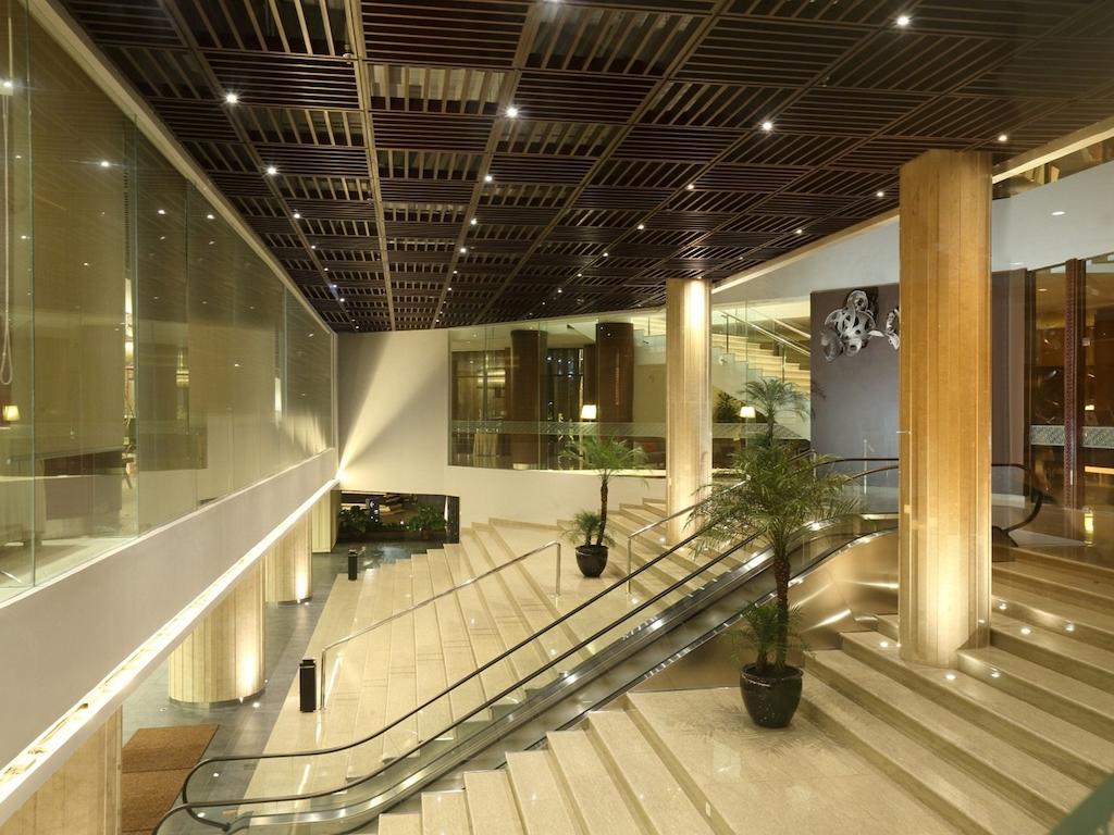 โรงแรมซานติกา พรีเมียร์ บินทาโร เซอร์ปง ภายนอก รูปภาพ