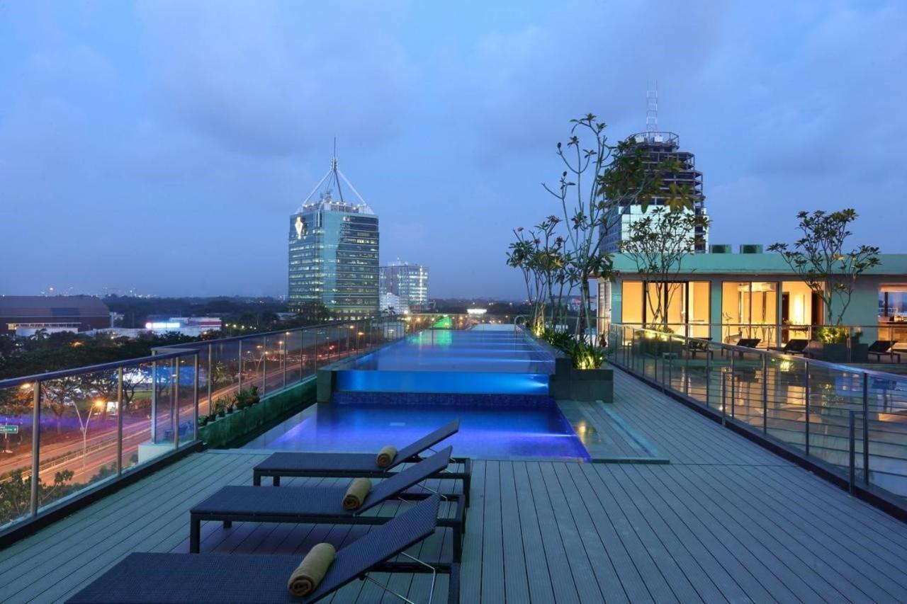 โรงแรมซานติกา พรีเมียร์ บินทาโร เซอร์ปง ภายนอก รูปภาพ