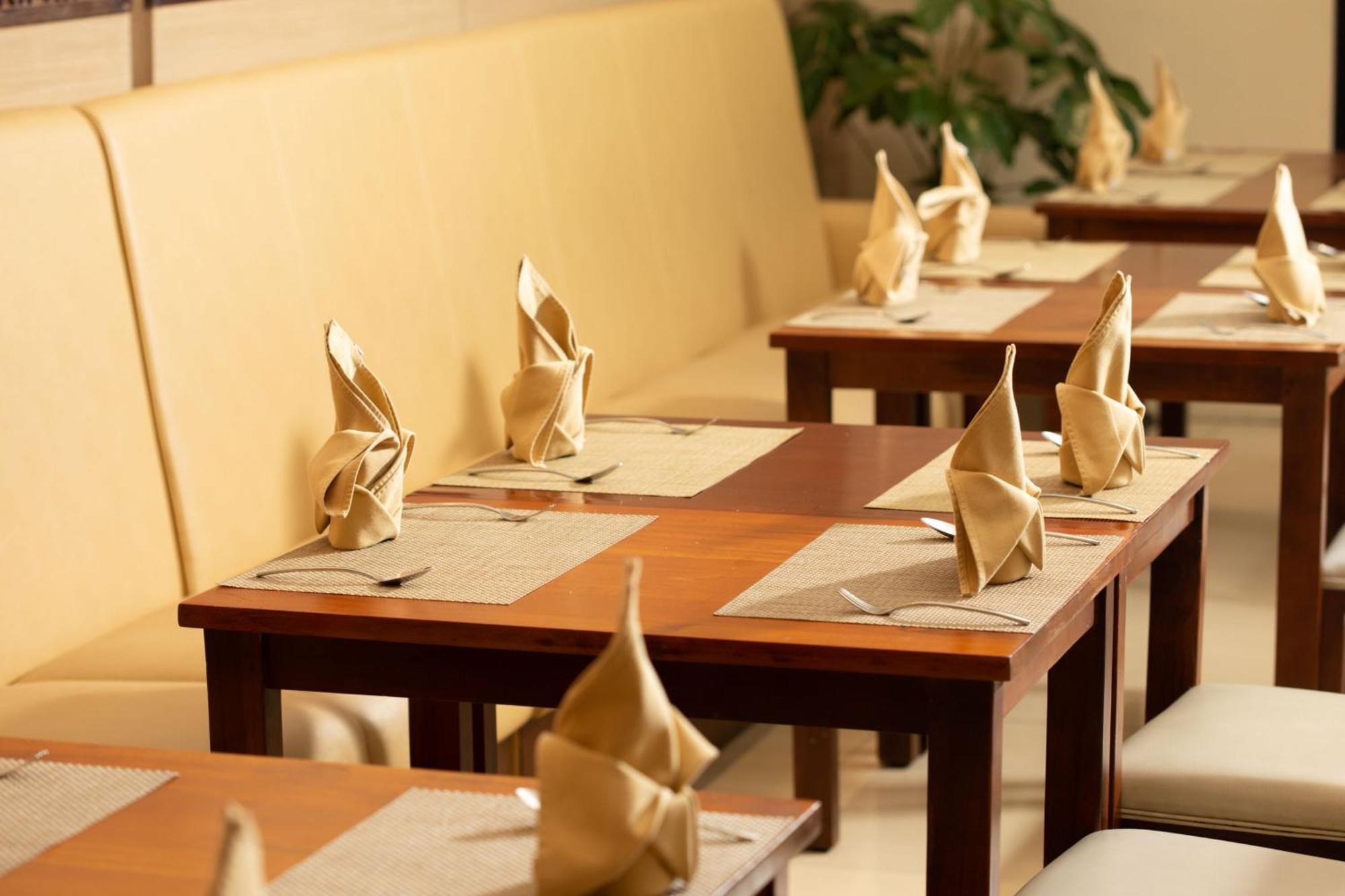 โรงแรมซานติกา พรีเมียร์ บินทาโร เซอร์ปง ภายนอก รูปภาพ
